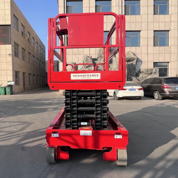 Piattaforma aerea elettrica semovente a forbice